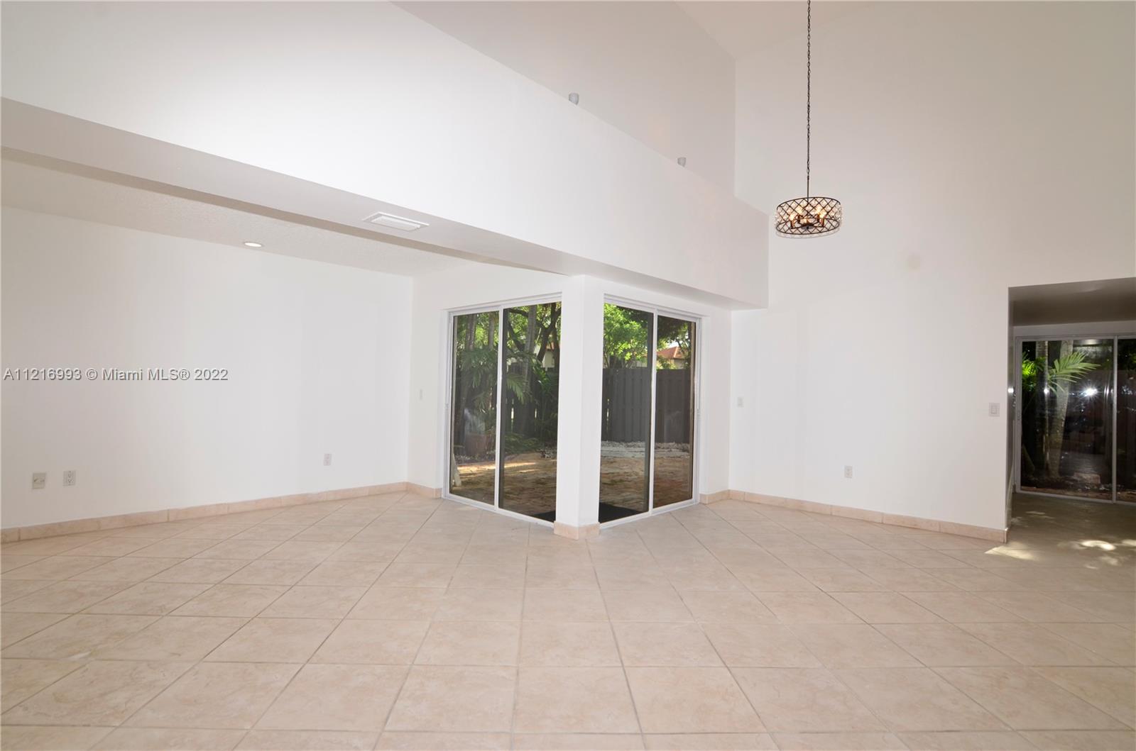 CROSSINGS VILG HOMES COND - Residential Lease