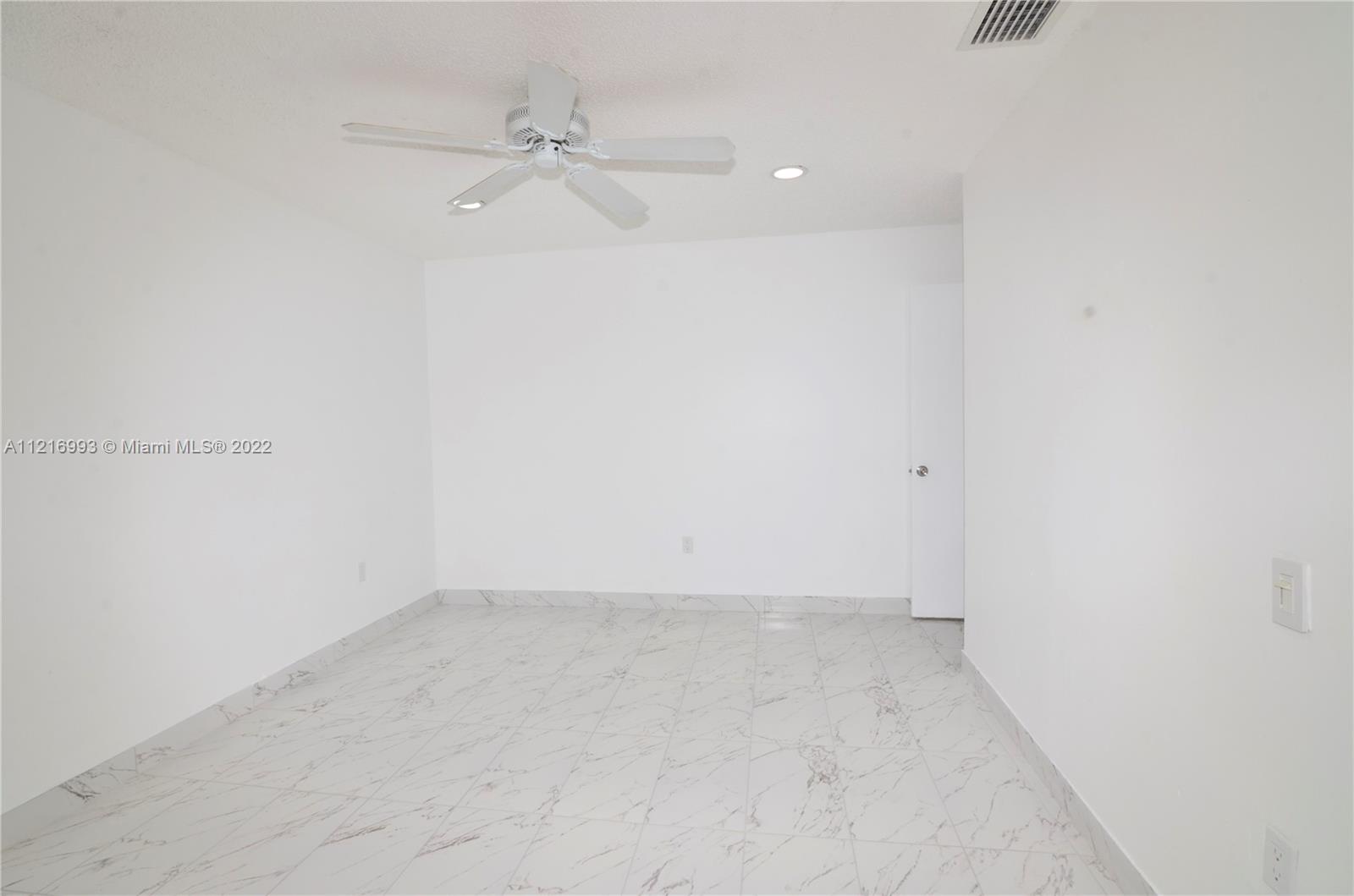 CROSSINGS VILG HOMES COND - Residential Lease