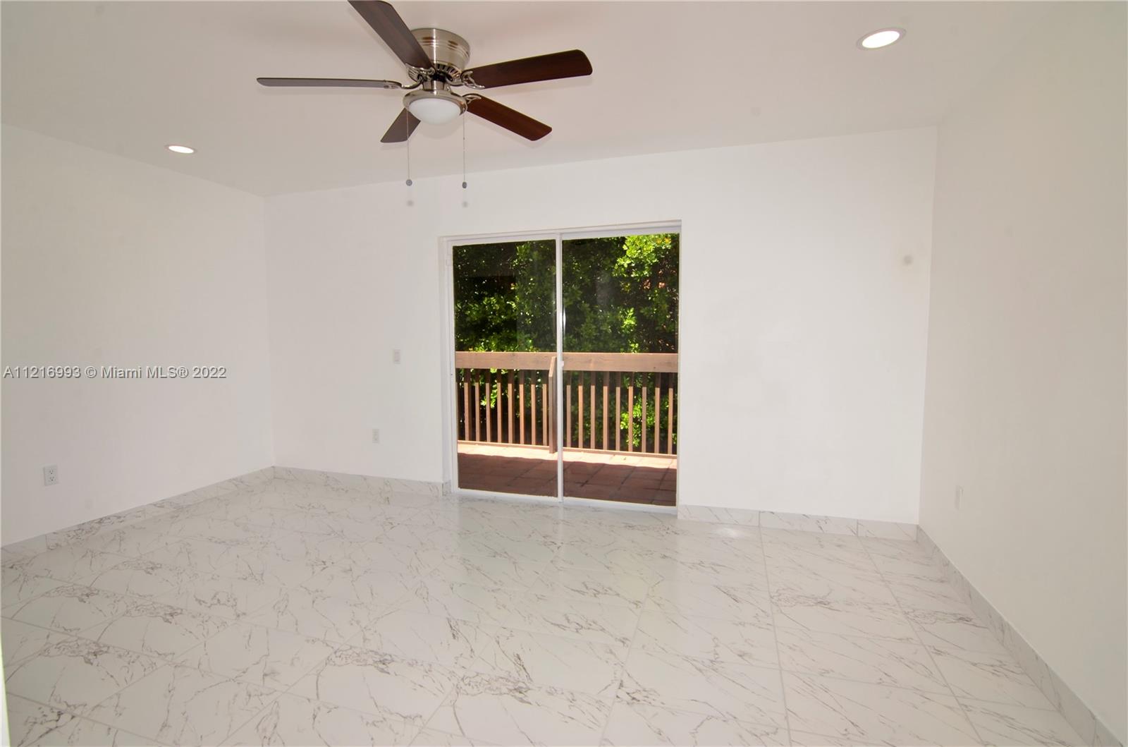 CROSSINGS VILG HOMES COND - Residential Lease