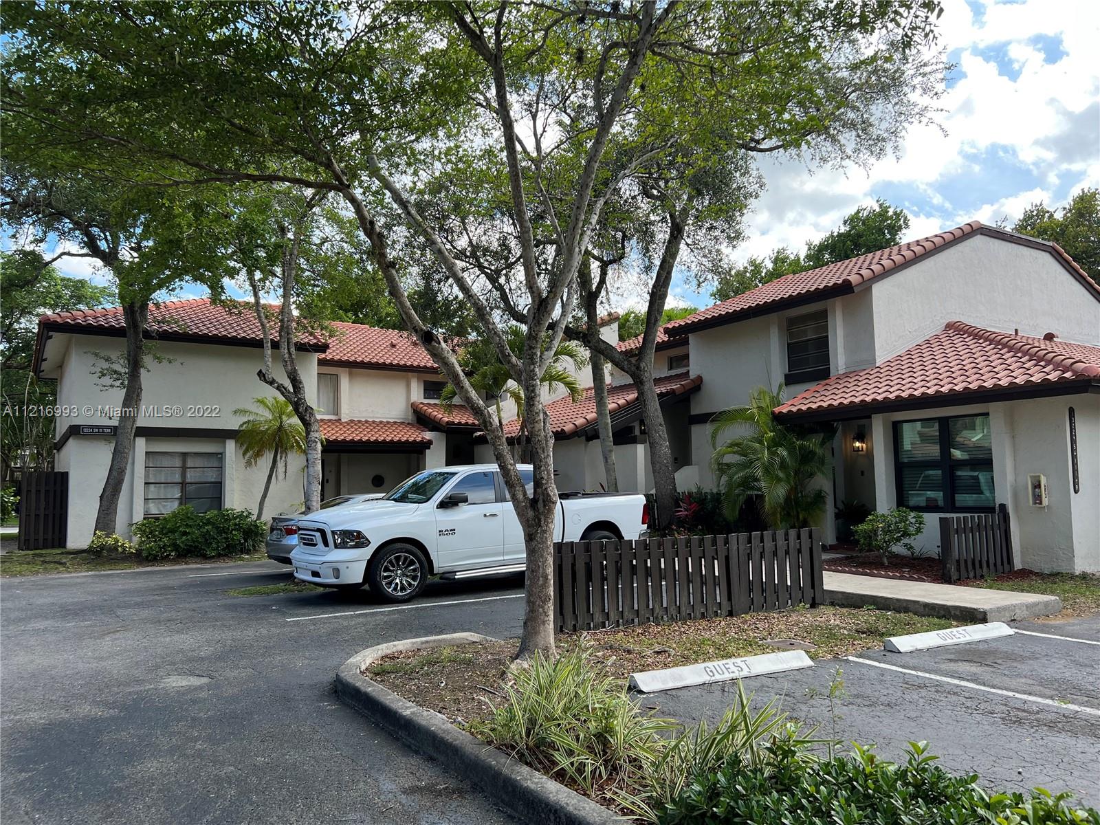 CROSSINGS VILG HOMES COND - Residential Lease