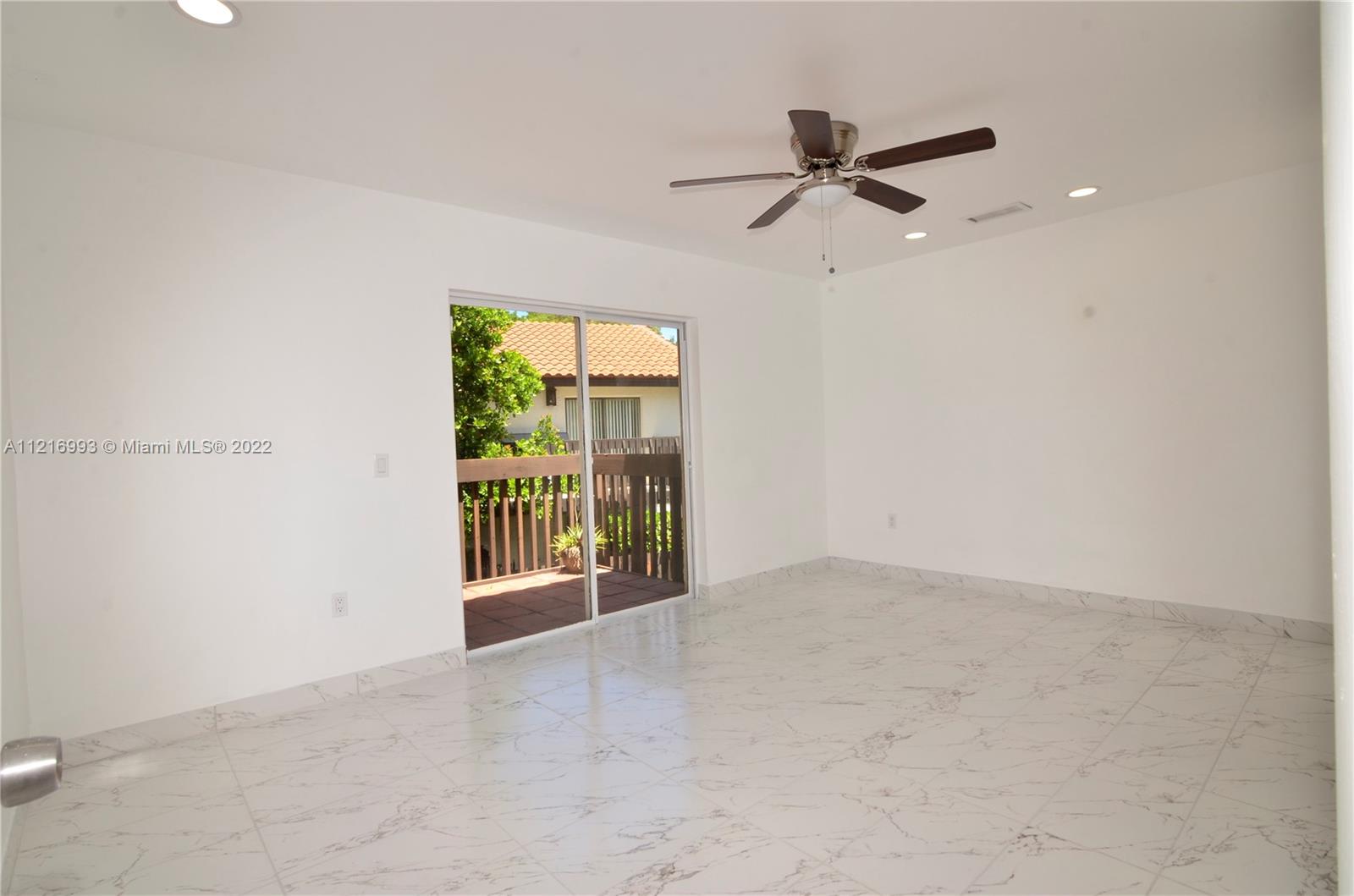 CROSSINGS VILG HOMES COND - Residential Lease