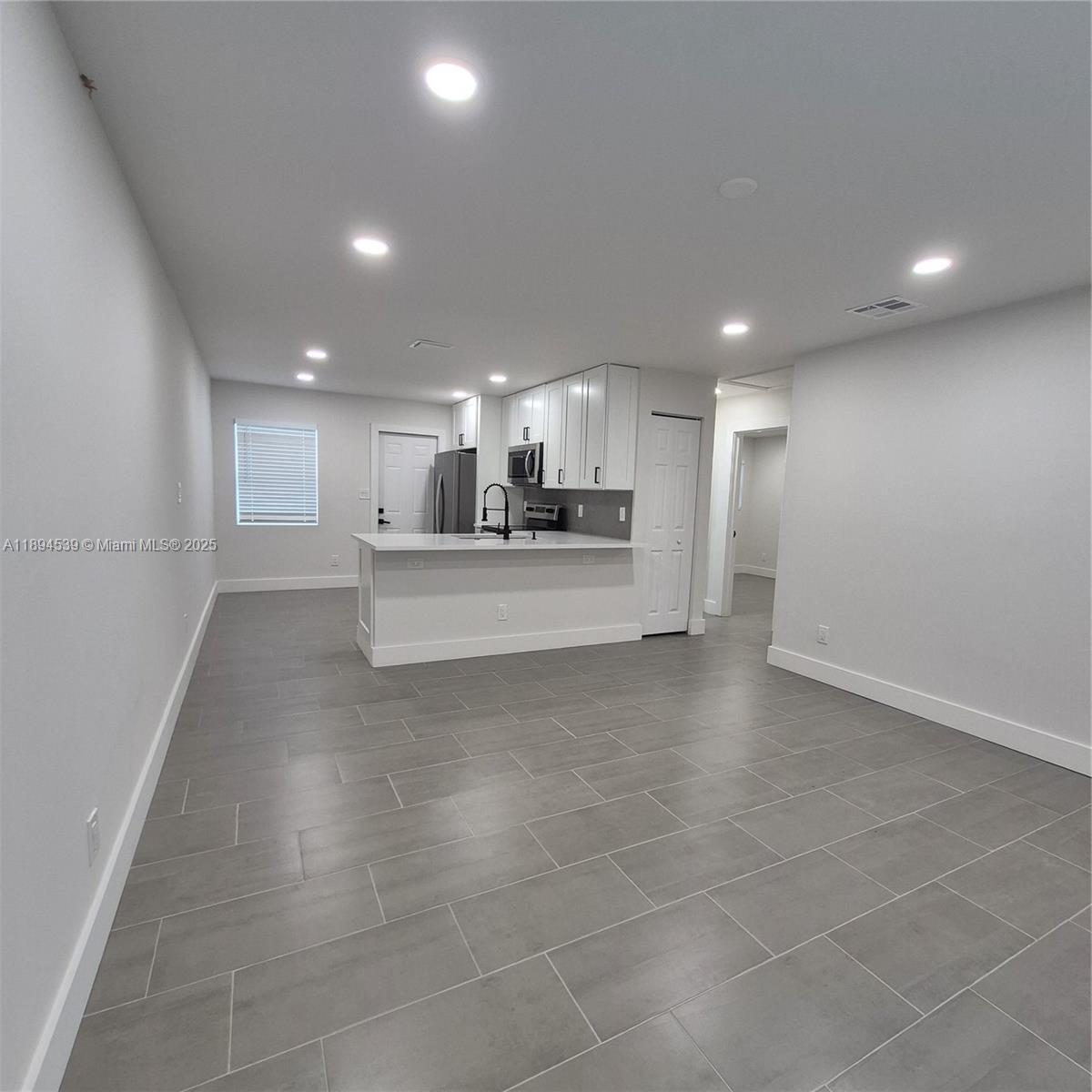 OAKLAND BOULEVARD DEV - Residential Lease