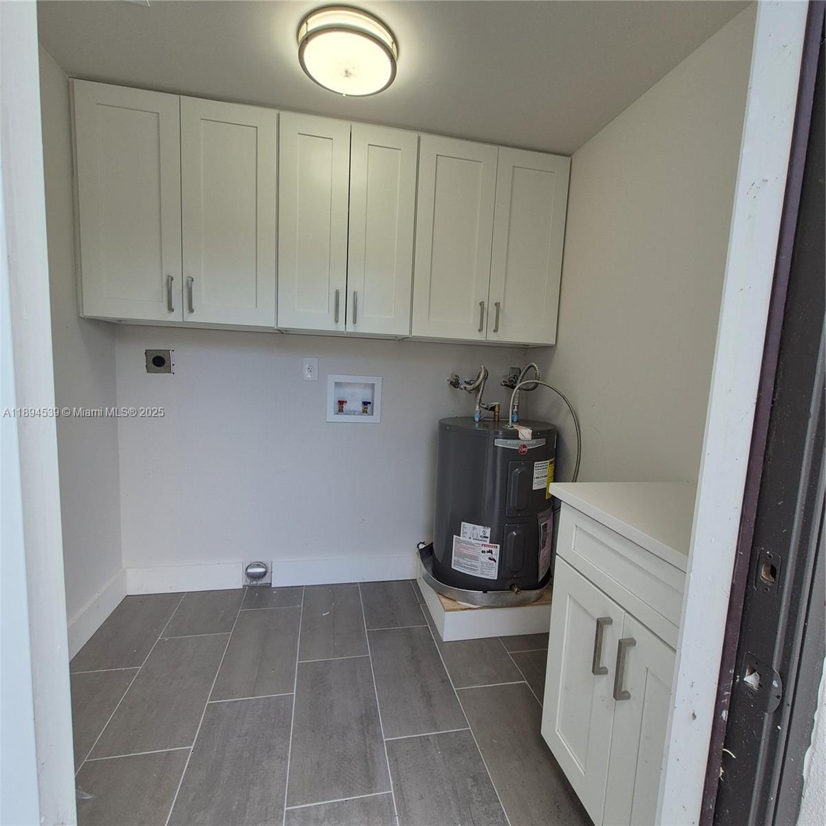 OAKLAND BOULEVARD DEV - Residential Lease