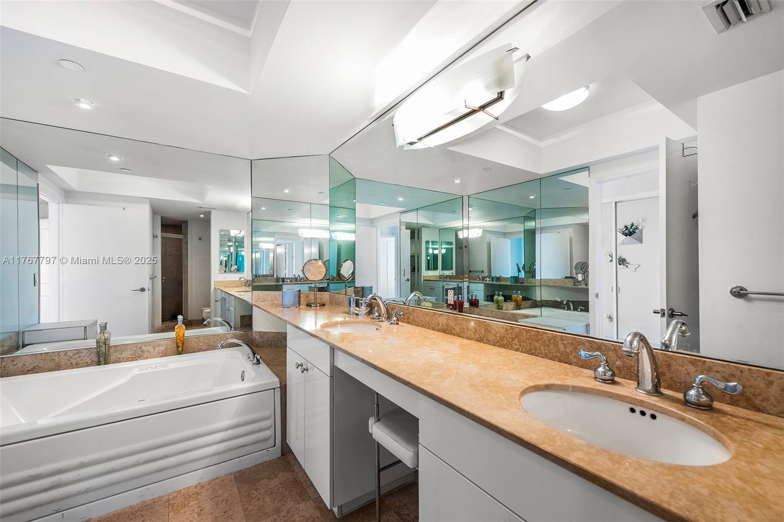 GREEN DIAMOND CONDO - Residential Lease