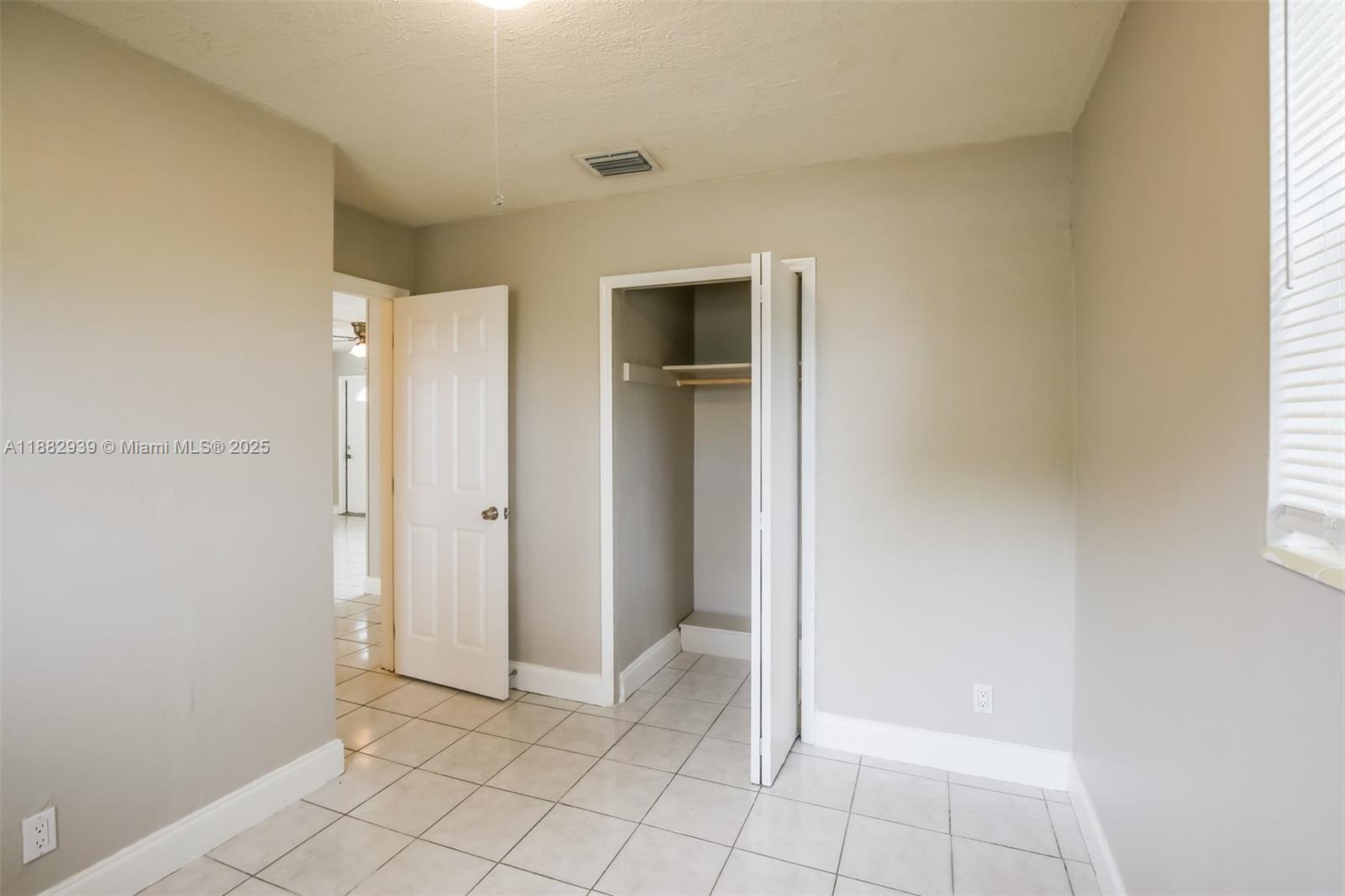TWIN LAKES HOMES - Residential Lease