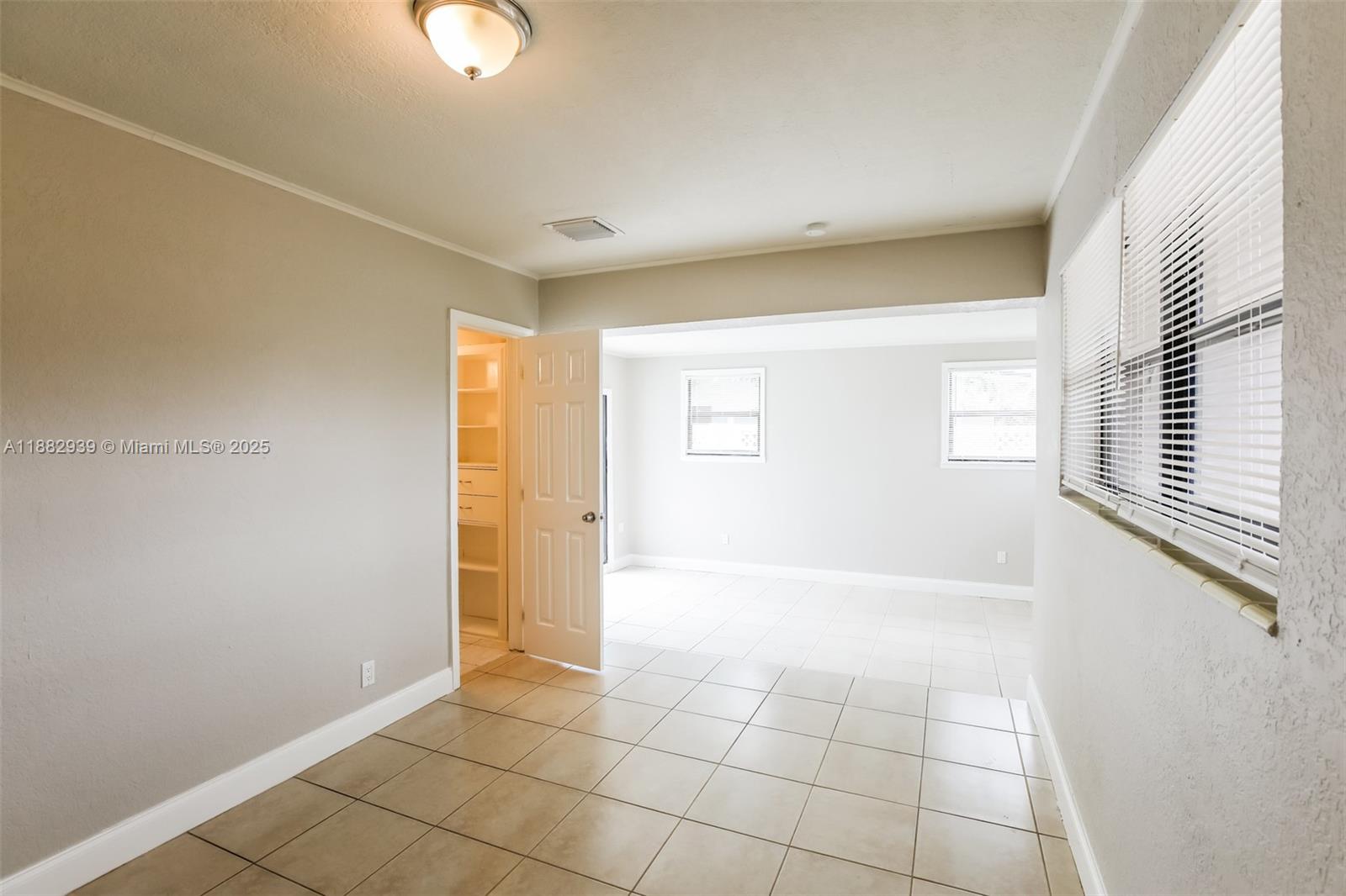 TWIN LAKES HOMES - Residential Lease