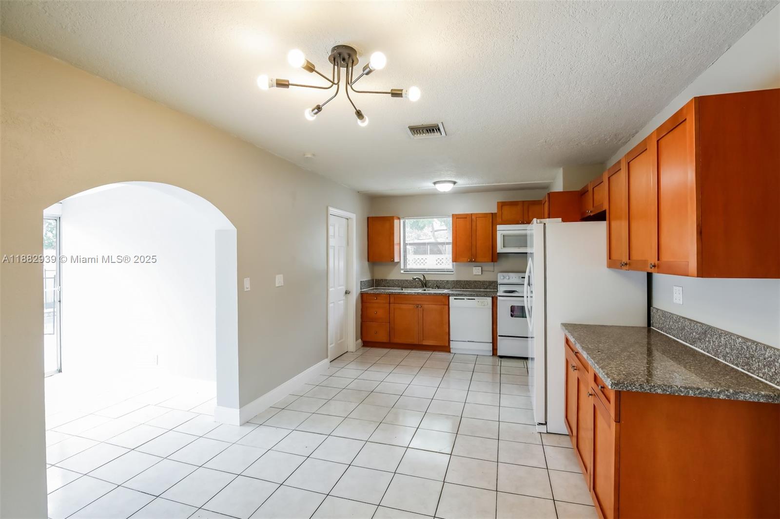TWIN LAKES HOMES - Residential Lease