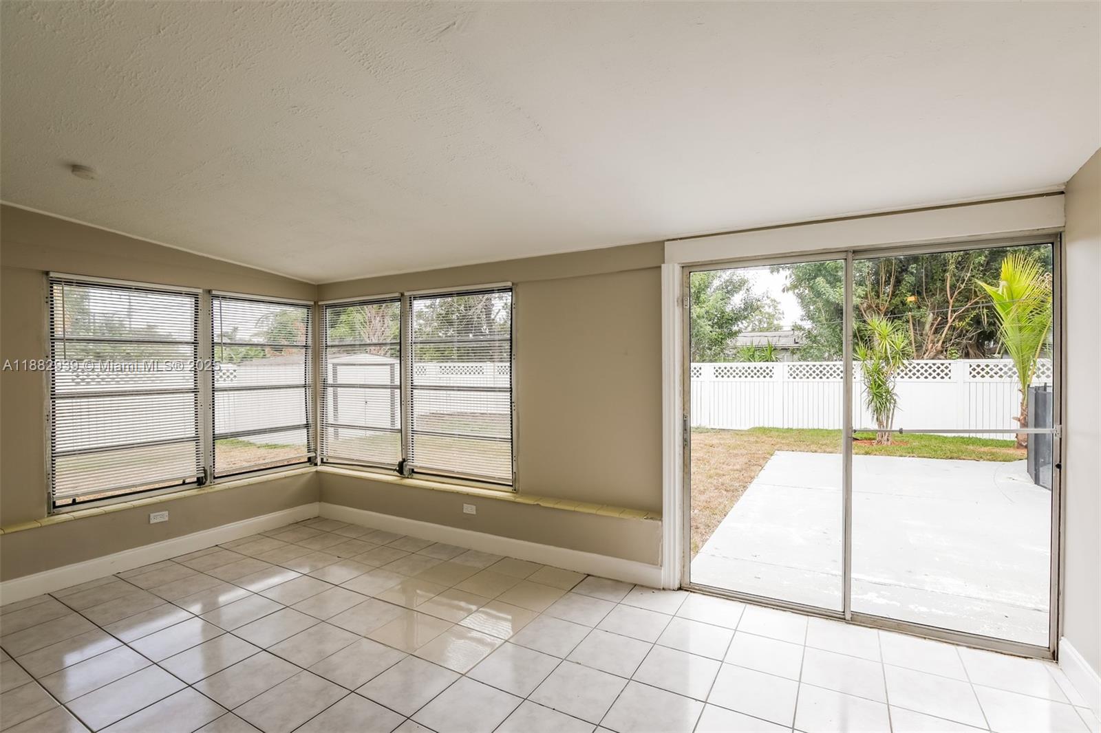 TWIN LAKES HOMES - Residential Lease