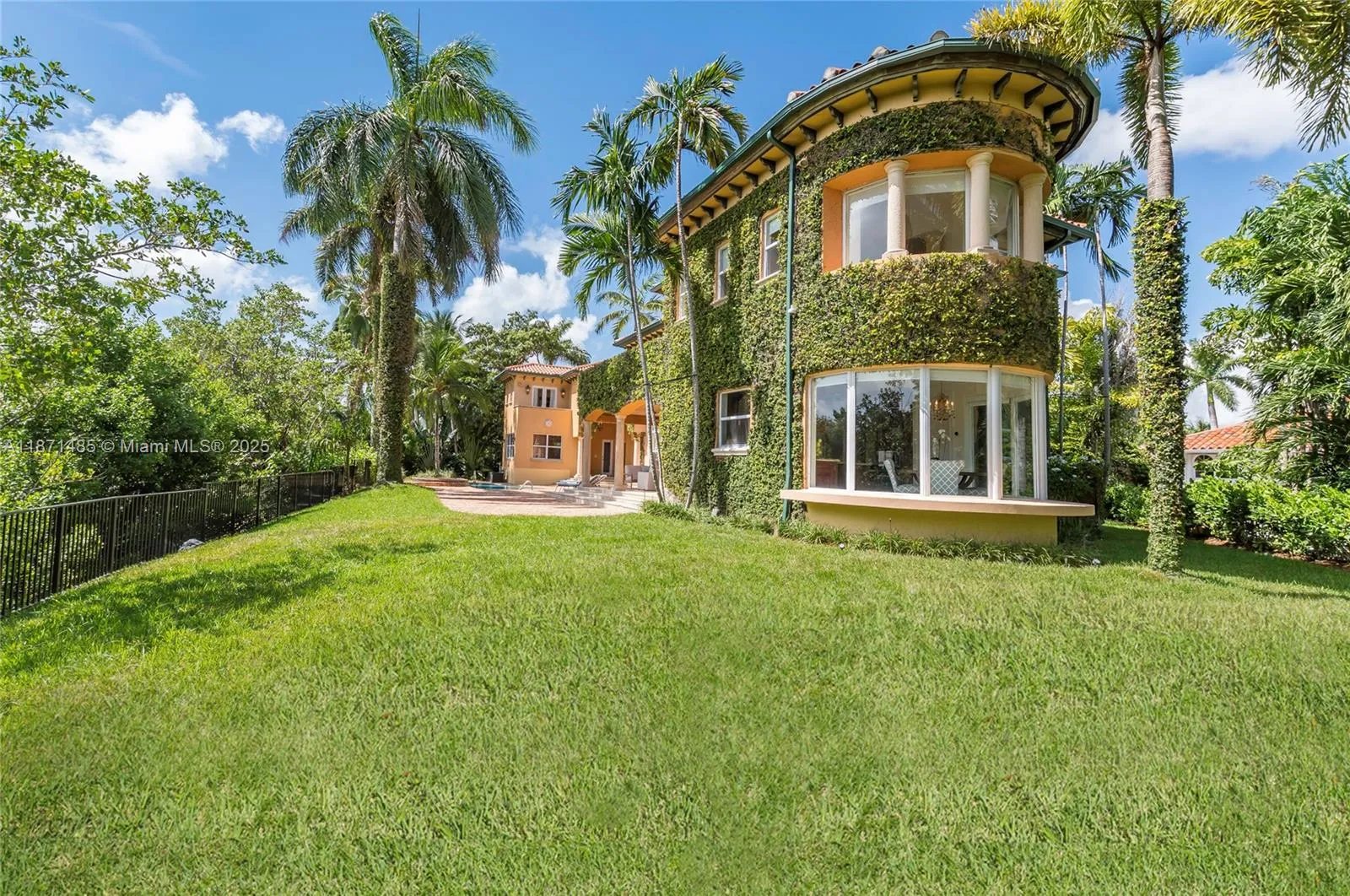 Coral Gables, Florida 33143, United States, 7 Bedrooms Bedrooms, ,7 BathroomsBathrooms,Residential,Active,202631