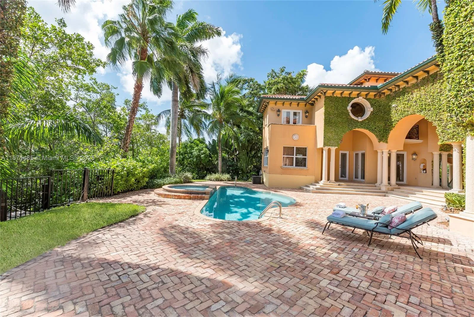 Coral Gables, Florida 33143, United States, 7 Bedrooms Bedrooms, ,7 BathroomsBathrooms,Residential,Active,202631
