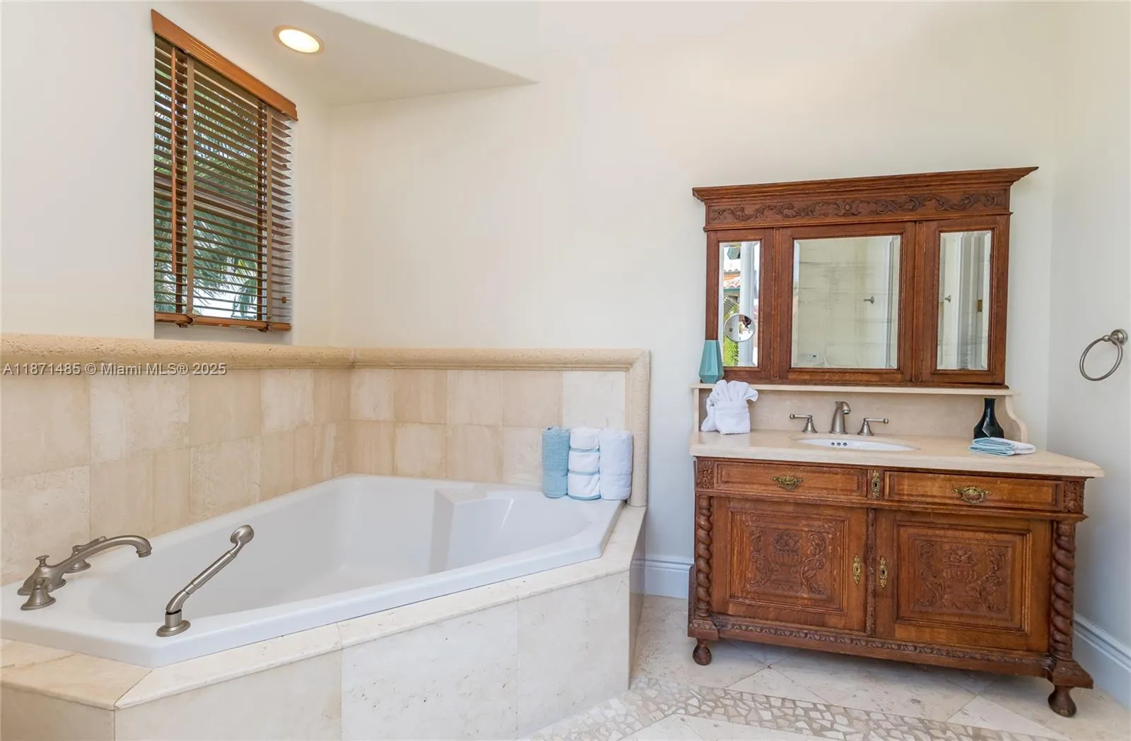 Coral Gables, Florida 33143, United States, 7 Bedrooms Bedrooms, ,7 BathroomsBathrooms,Residential,Active,202631