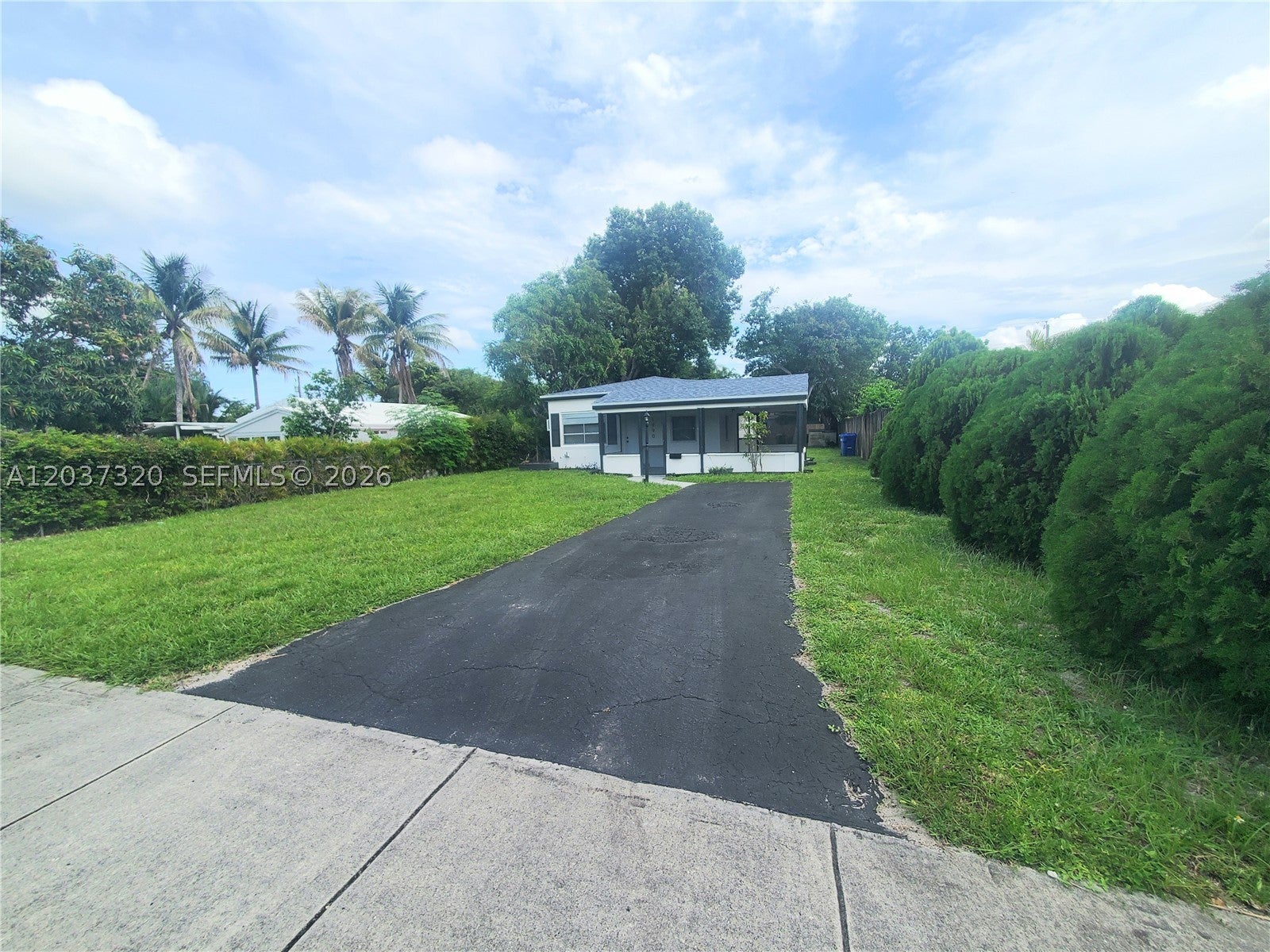 1990 NE 181st St