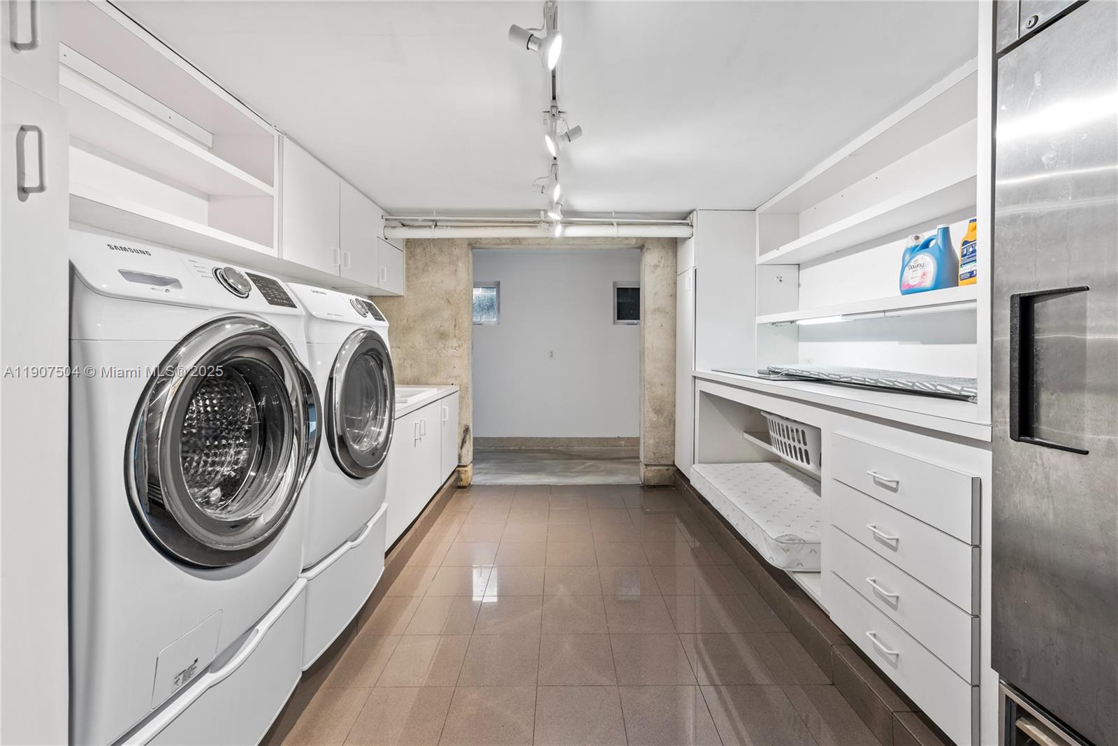 GLENCOE A SUB - Residential Lease