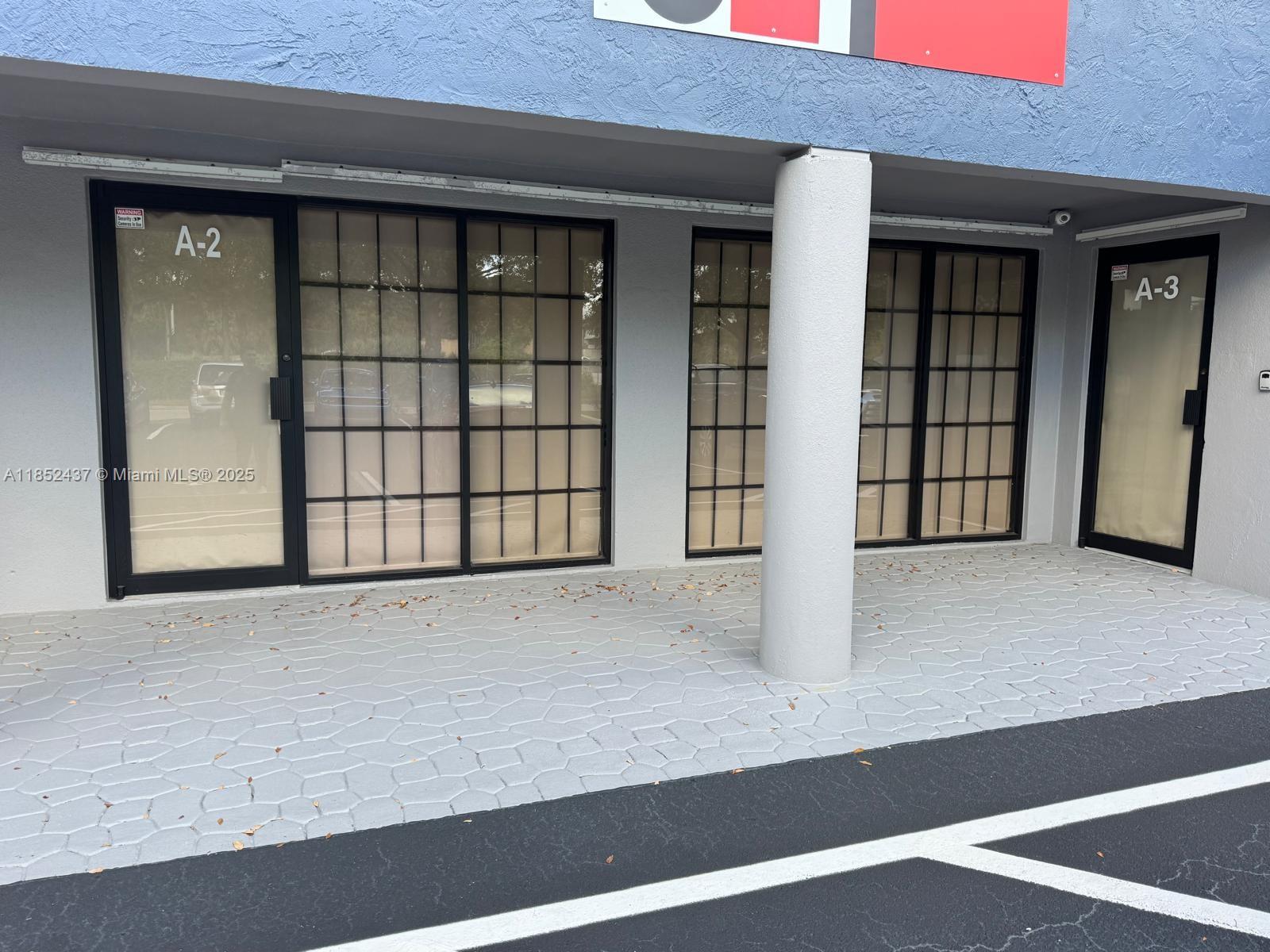 1rst floor 1165.30 Sqft
Messanine: 960.56 Sqft
Warehouse: 685 SqFt
$500/Month CAM
Sales taxes not included