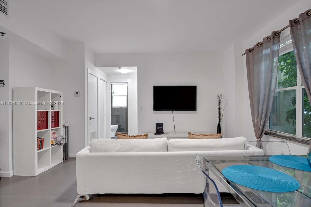 747 Michigan Ave 201