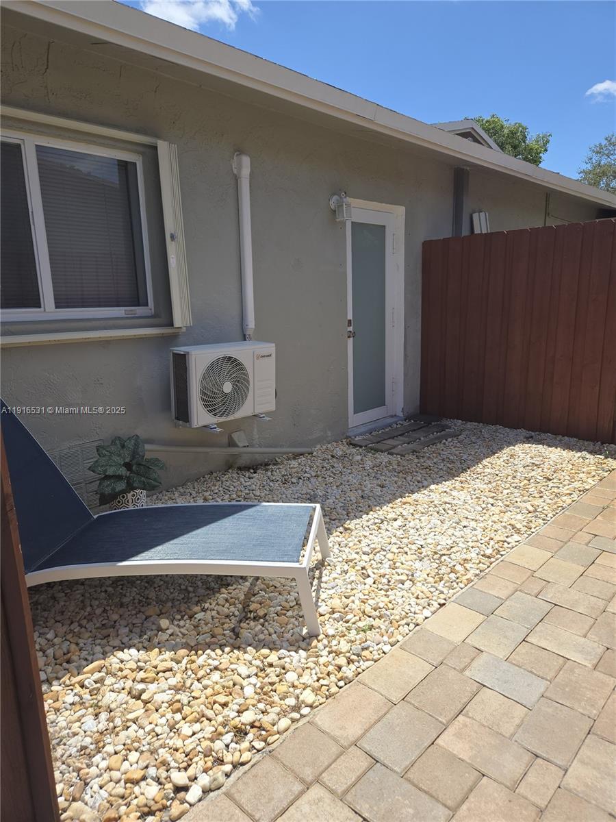 PEMBROKE LAKES SEC 2 - Residential Lease