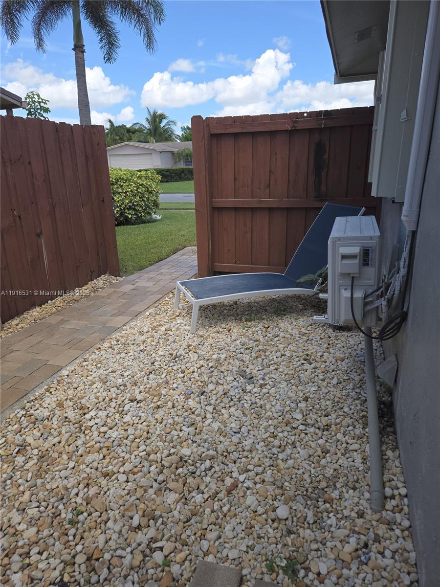 PEMBROKE LAKES SEC 2 - Residential Lease