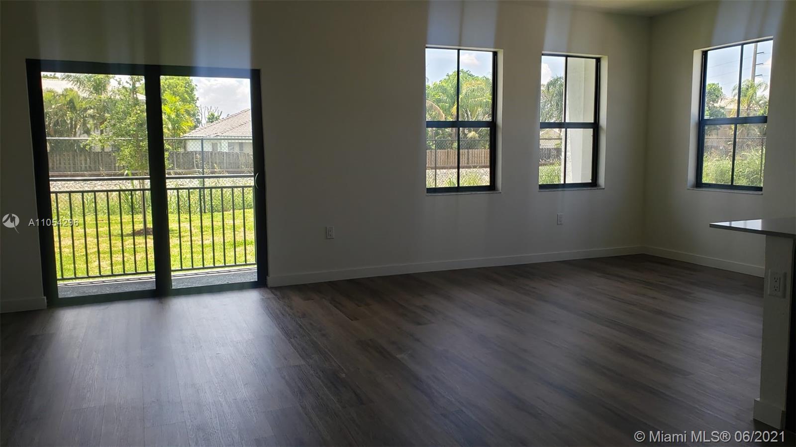 MODERN 1 STORY APARTMENT, BRAND NEW, 3 BEDROOMS AND 2 BATHROOMS,
PORCELAIN AND, CARPET ONLY IN THE ROOMS, KITCHEN WITH STEEL APPLIANCES AND QUARTZ TOP,
2 PARKING SPACES. QUIET COMMUNITY VERY WELL LOCATED, CLOSE TO THE INTERNATIONAL UNIVERSITY OF
FLORIDA, SHOPPING CENTERS AND SCHOOL AND CONVENIENT ACCESS TO MAJOR HIGHWAYS.