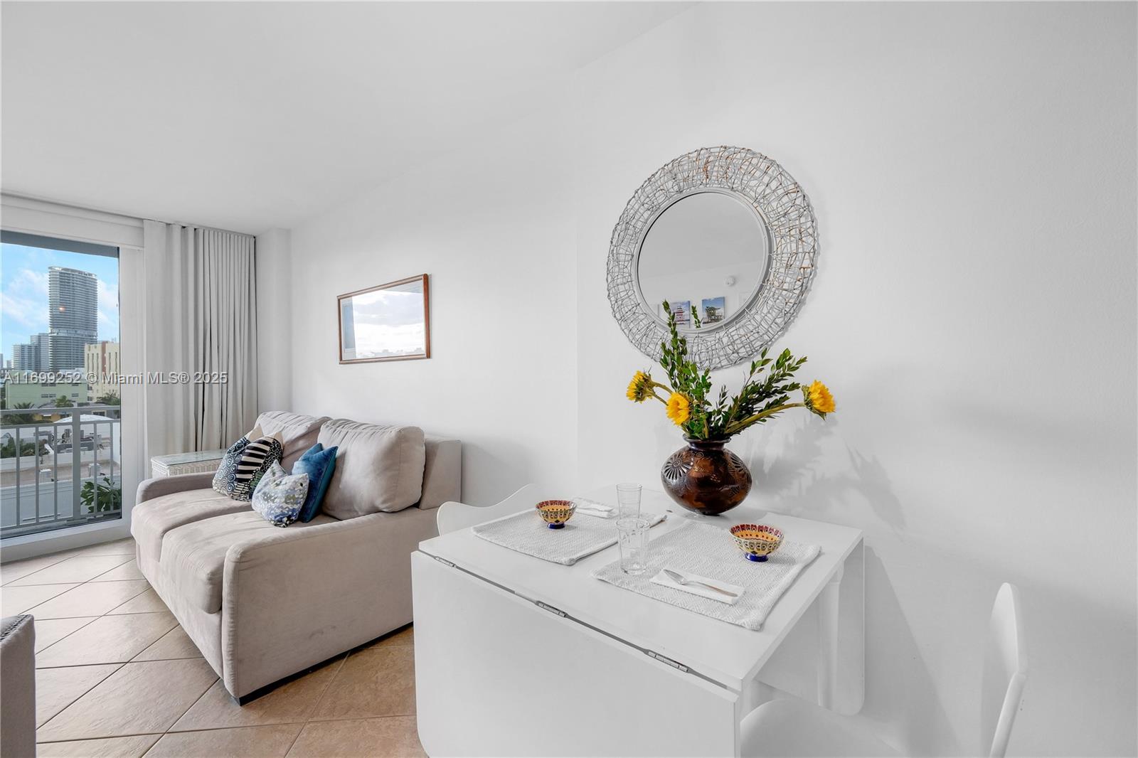 345 Ocean Dr 703