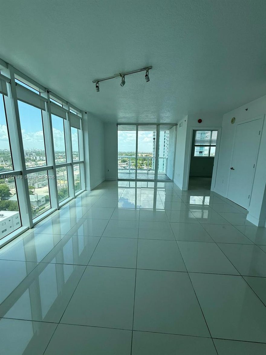Corner Unit 2/2 with great skyline views. Unit features a modern kitchen, contemporary cabinetry, stainless steel appliances!! Resort a-like amenities: bbq area, pool, gym, party room. Excellent location next to main highways. Terrazas is strategically located 5 min away from Brickell, Downtown, Miami International Airport