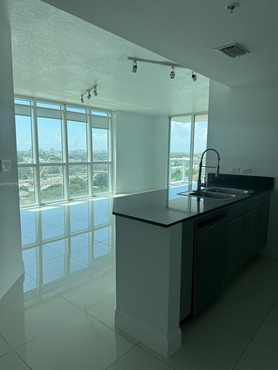 TERRAZAS RIVERPARK VILLAG - Residential