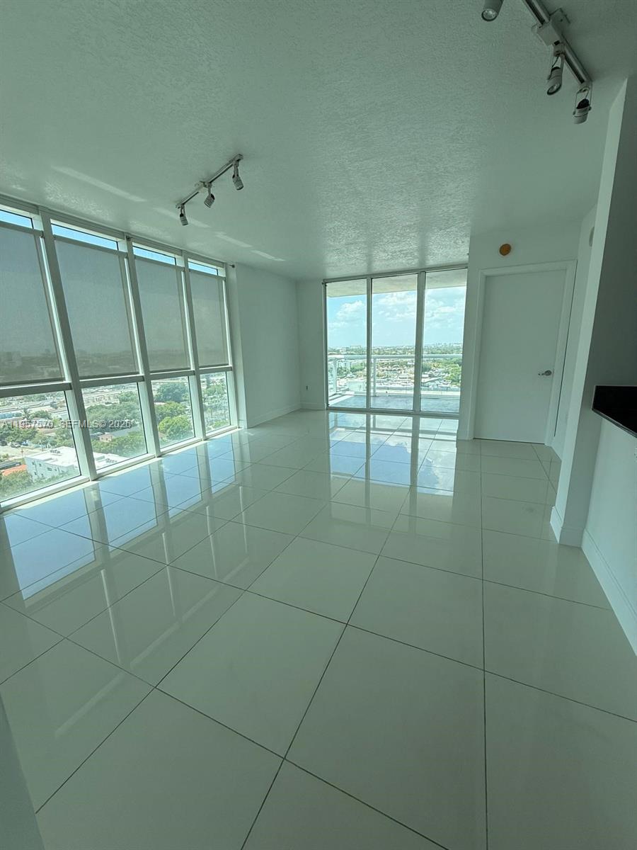 TERRAZAS RIVERPARK VILLAG - Residential