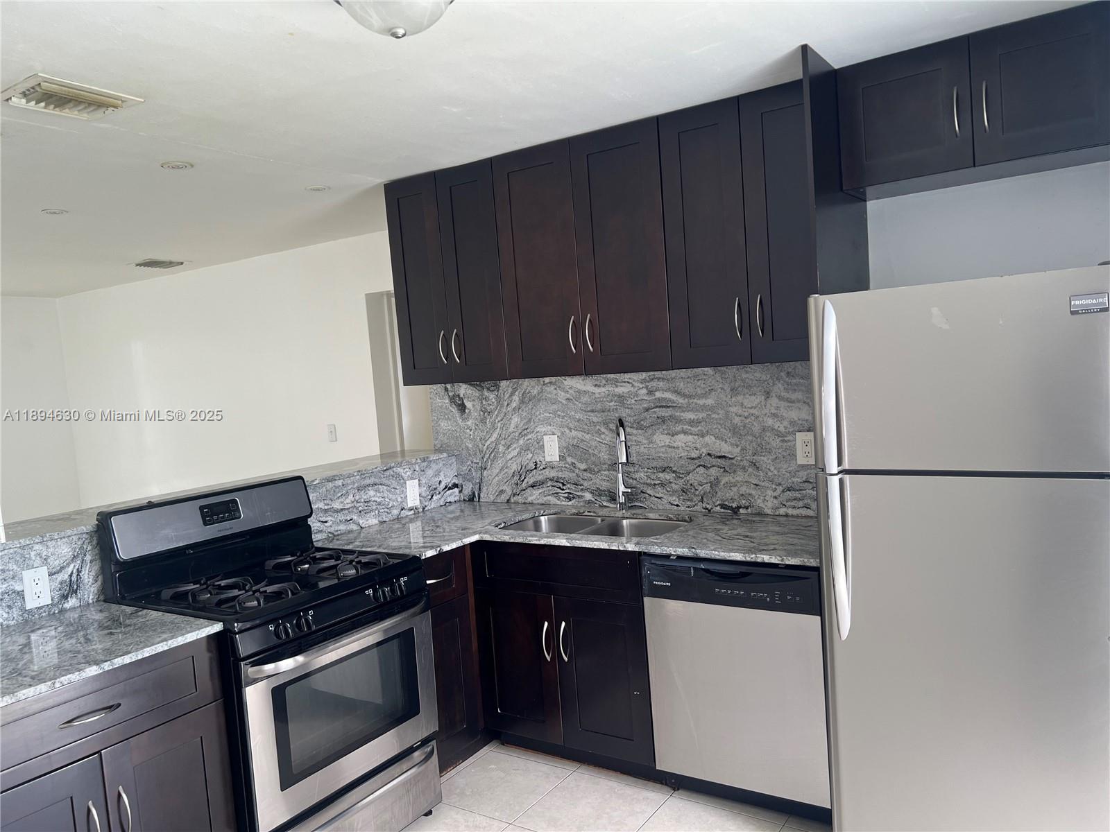 2/1 Beautifully Duplex located in desirable Hallandale Beach!
Featuring a modern kitchen with updated appliances, tile flooring, central A/C, and FULL-SIZE WASHER AND DRYER. 2 CAR SPACE. ONLY 2 MONTHS TO MOVE IN! Just a few blocks from a children’s playground and conveniently located near Gulfstream Park Casino, Downtown Hollywood, Aventura Mall, and Gulfstream Park Racing. Move-in ready! WONT LAST!