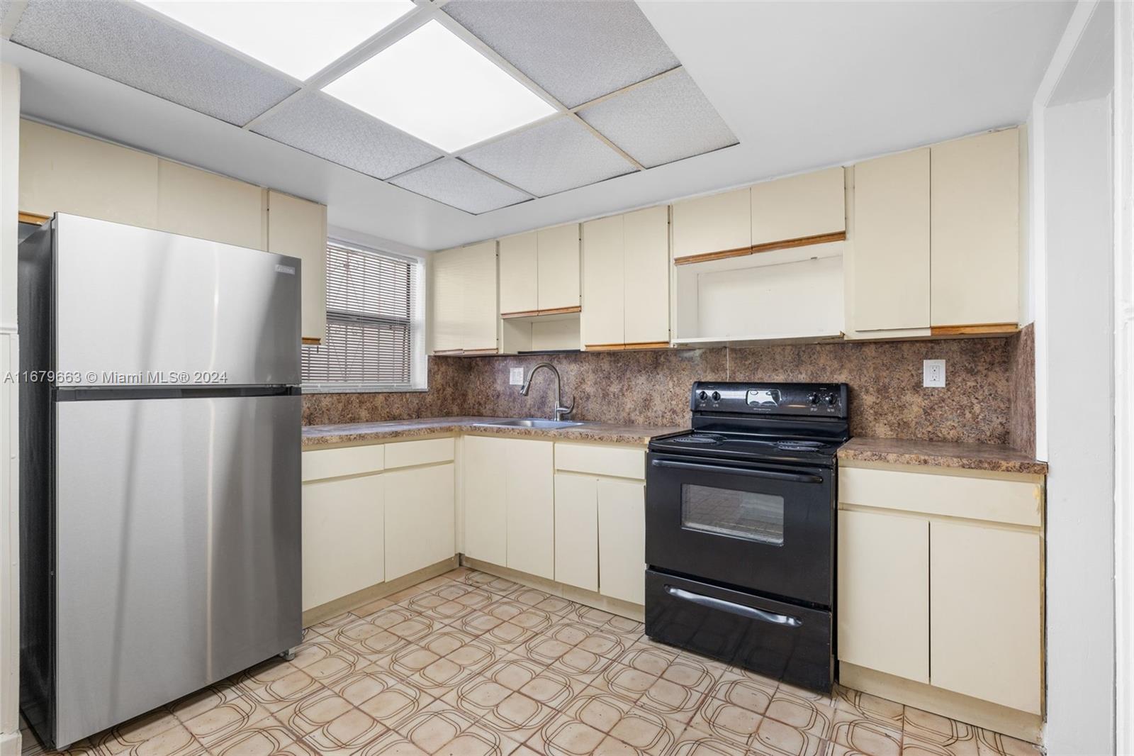 Discover this stunning townhouse featuring 4 spacious bedrooms and 3 bathrooms, perfectly situated in the vibrant heart of West Hialeah. This inviting home boasts a well-designed layout, freshly painted interiors, and an expansive backyard ideal for outdoor gatherings and relaxation. With ample parking available right in front, convenience is at your doorstep.