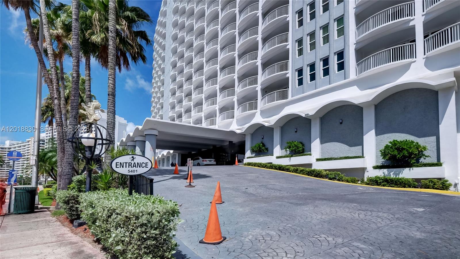 5401 Collins Ave 1126