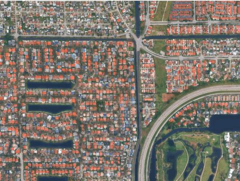 Photo of 16613 NW 77th Path, Miami Lakes, FL 33016 (MLS # A11972696)