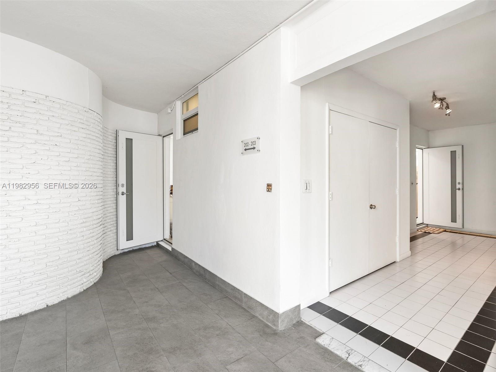 10210 LANAI CONDO - Residential