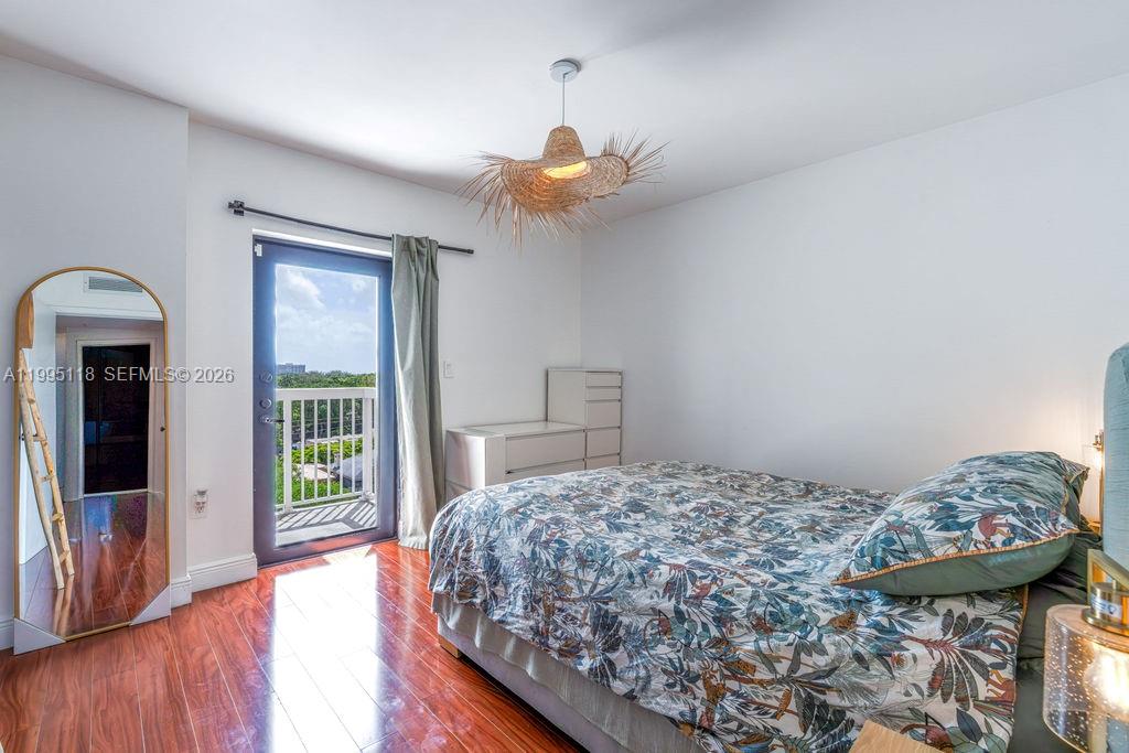 VILLAGGIO IN THE GROVE TO - Residential