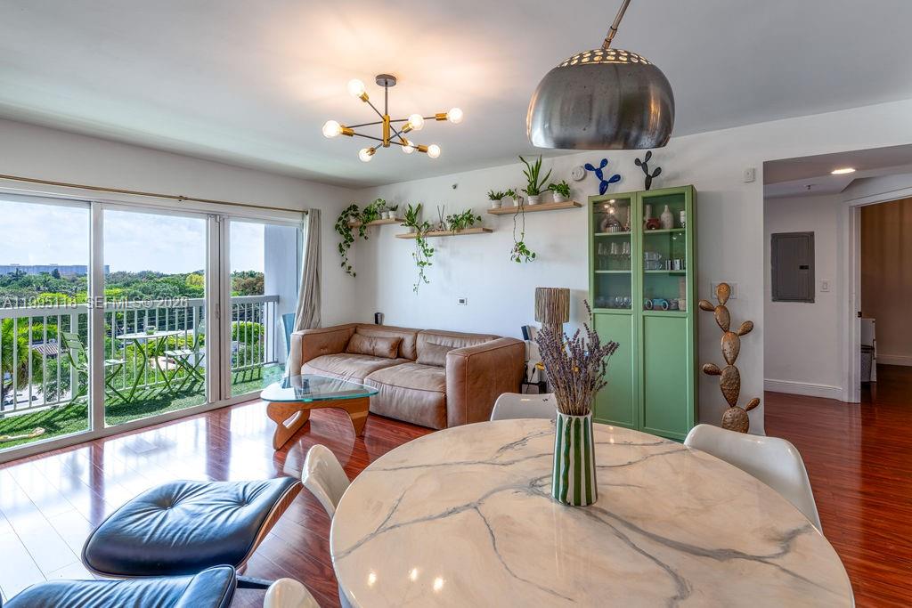 VILLAGGIO IN THE GROVE TO - Residential