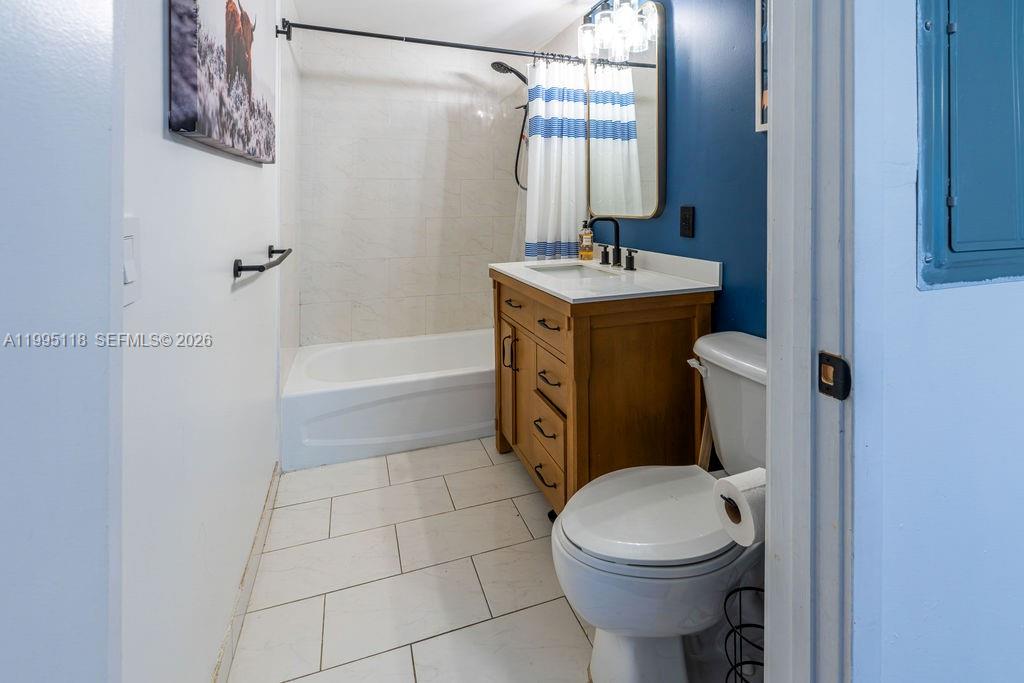 VILLAGGIO IN THE GROVE TO - Residential