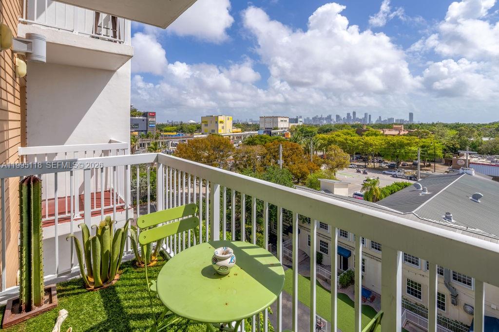 VILLAGGIO IN THE GROVE TO - Residential