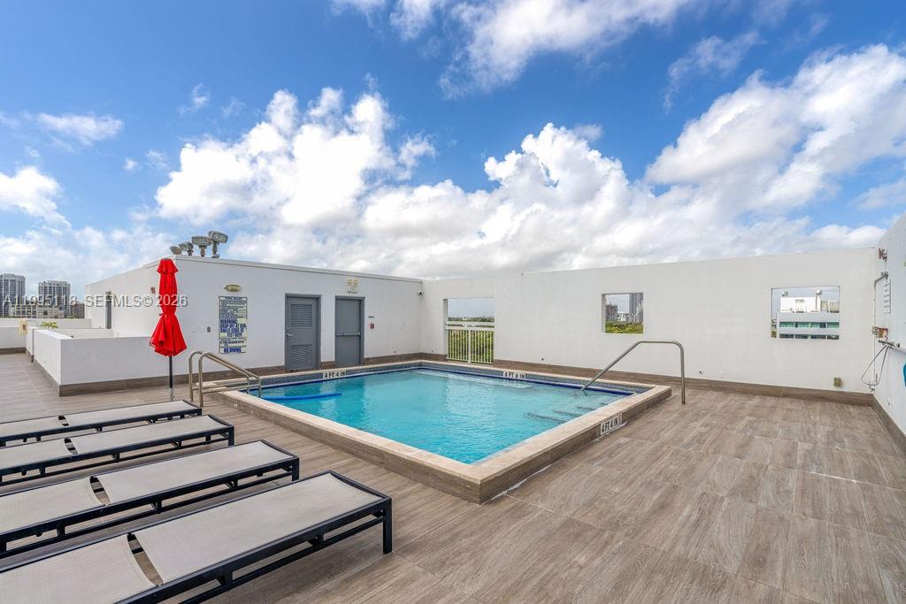 VILLAGGIO IN THE GROVE TO - Residential