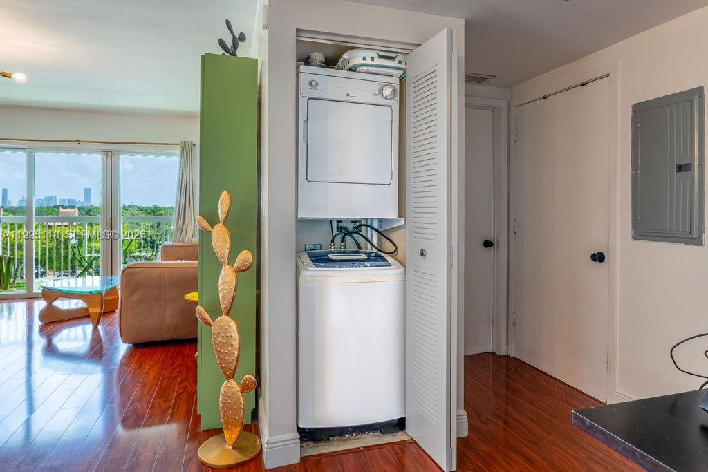 VILLAGGIO IN THE GROVE TO - Residential