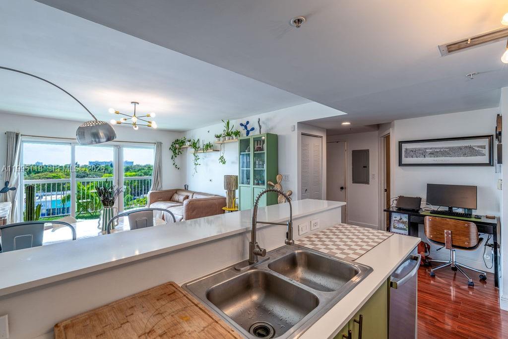 VILLAGGIO IN THE GROVE TO - Residential