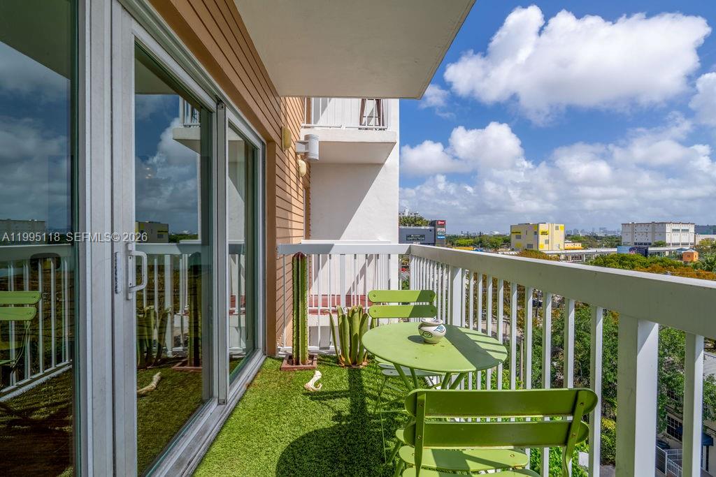 VILLAGGIO IN THE GROVE TO - Residential