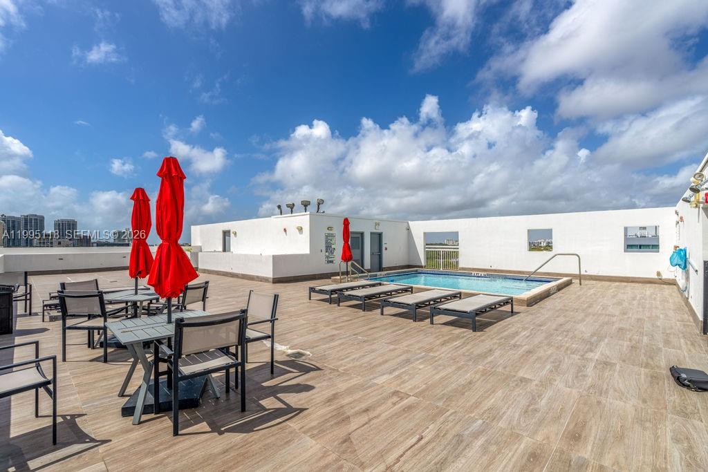 VILLAGGIO IN THE GROVE TO - Residential