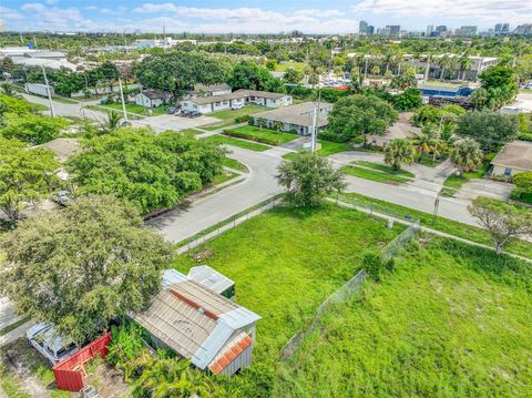 1819 Suwanee Dr West Palm Beach FL 33409