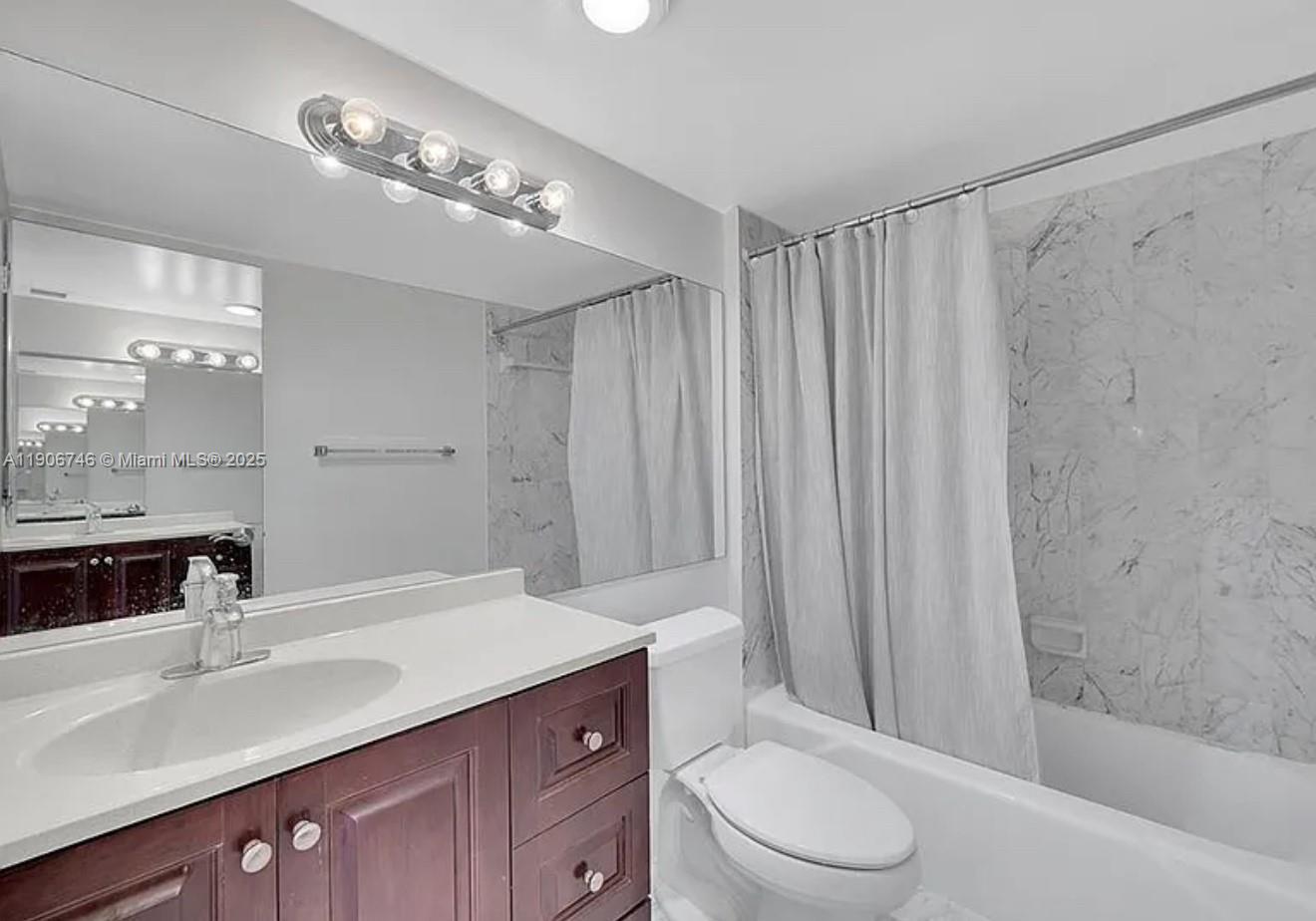 LA MER ESTATES WEST CONDO - Residential Lease