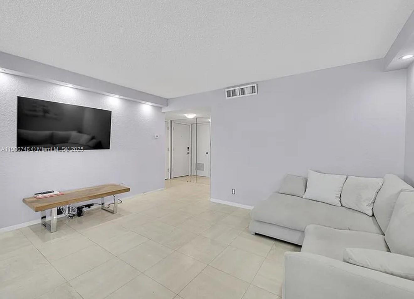 LA MER ESTATES WEST CONDO - Residential Lease