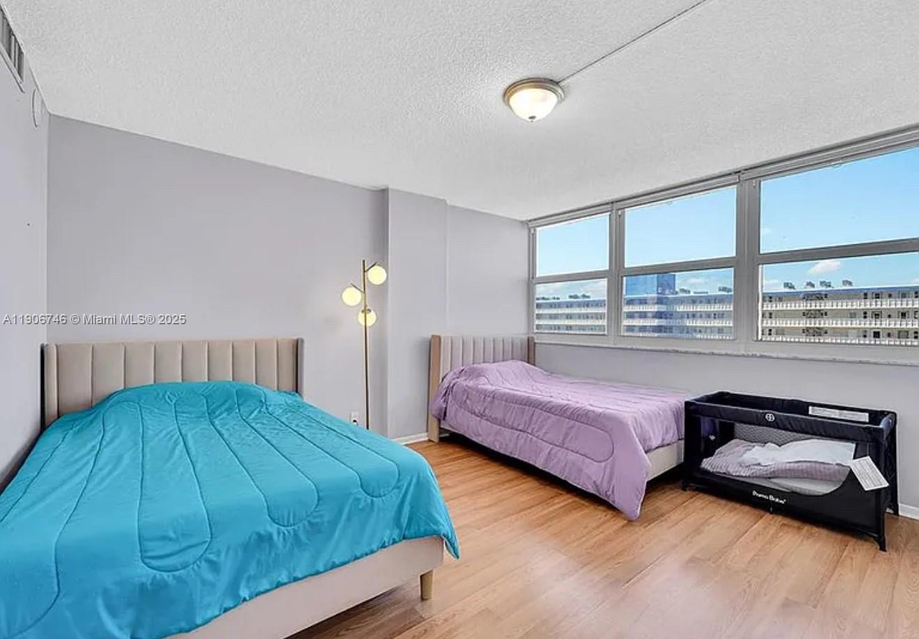 LA MER ESTATES WEST CONDO - Residential Lease