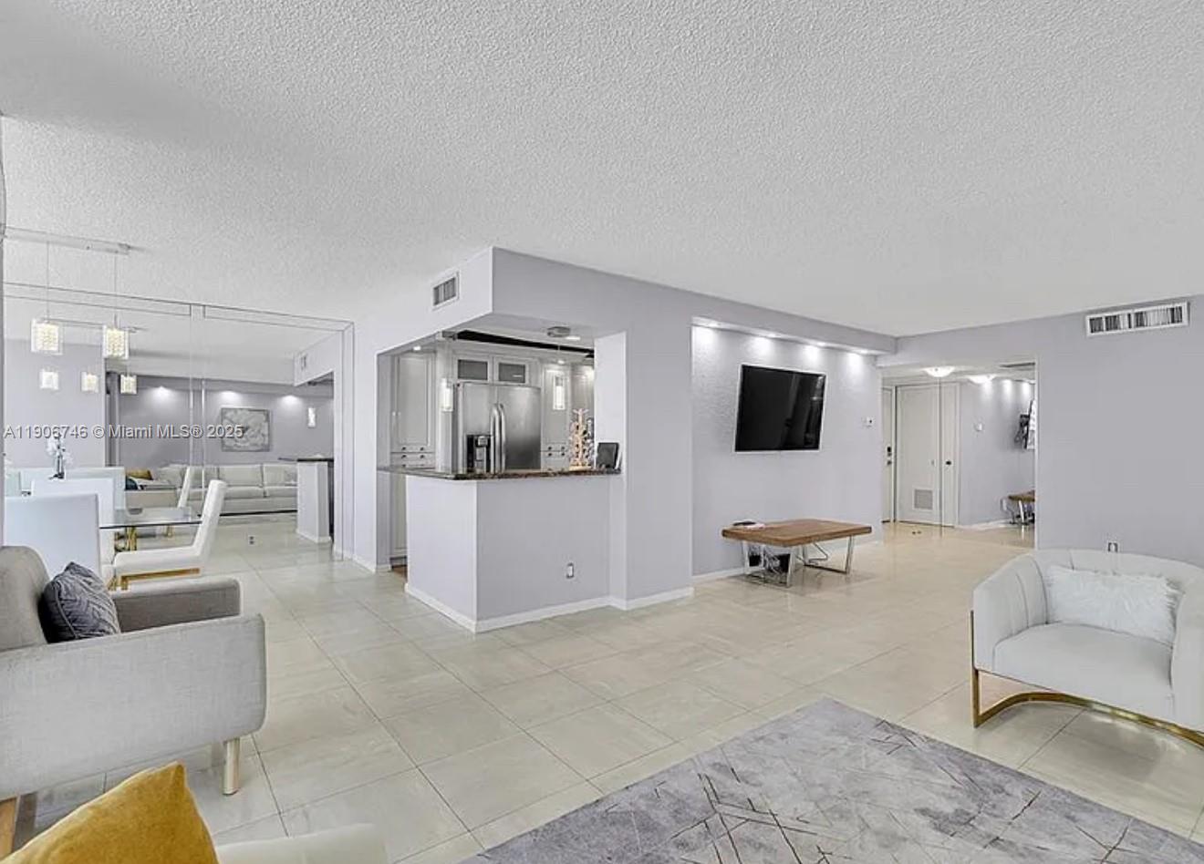 LA MER ESTATES WEST CONDO - Residential Lease