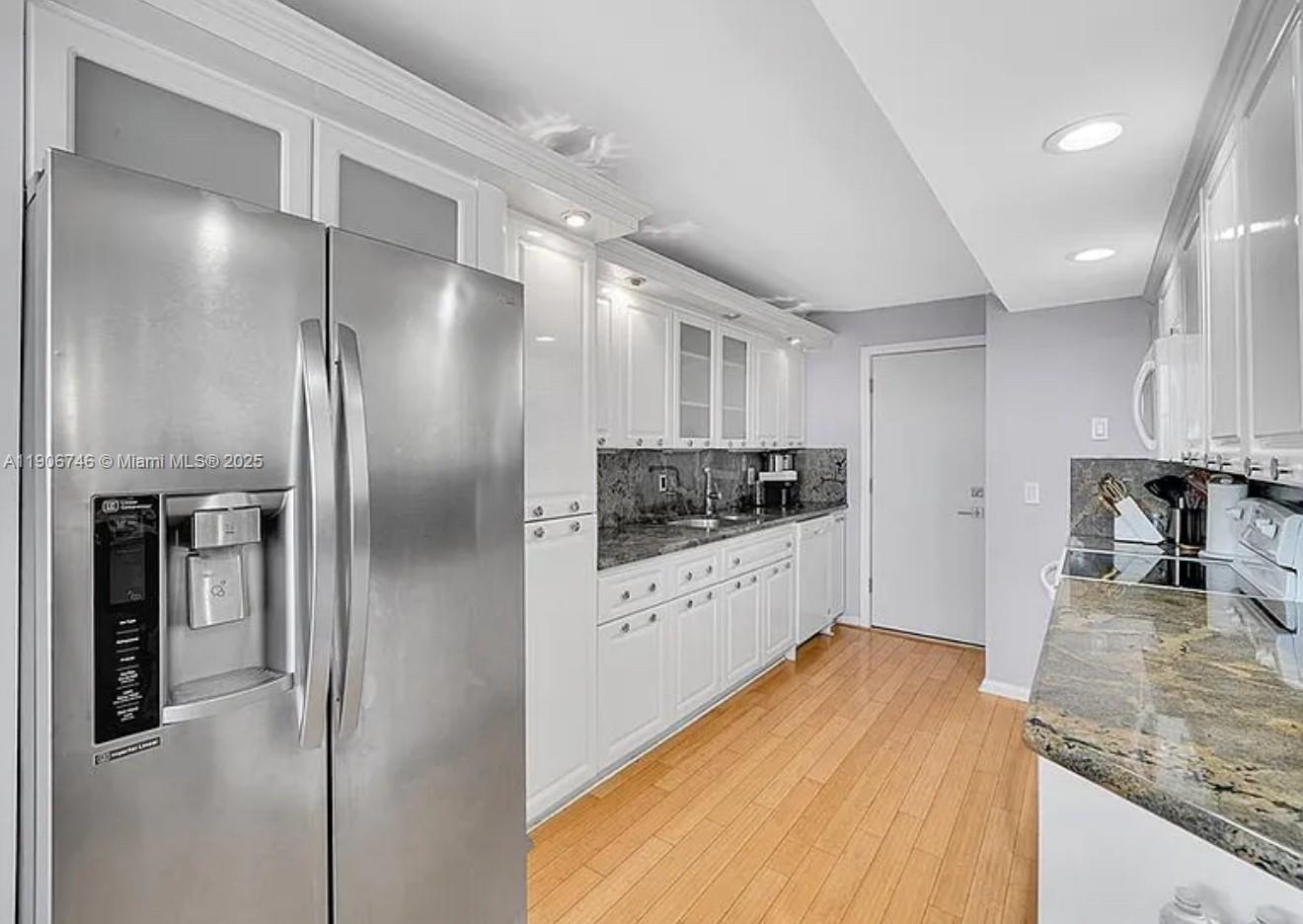 LA MER ESTATES WEST CONDO - Residential Lease