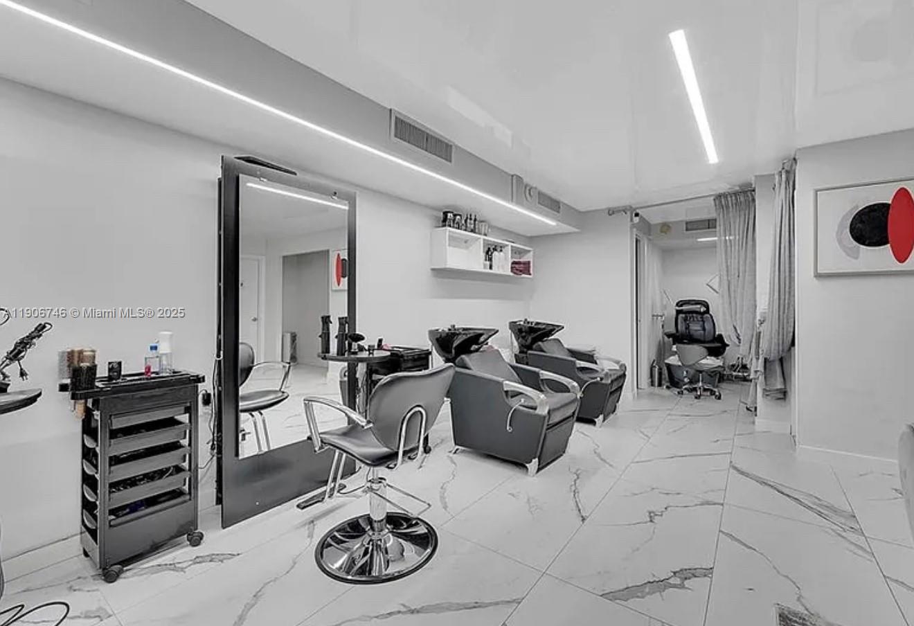 LA MER ESTATES WEST CONDO - Residential Lease