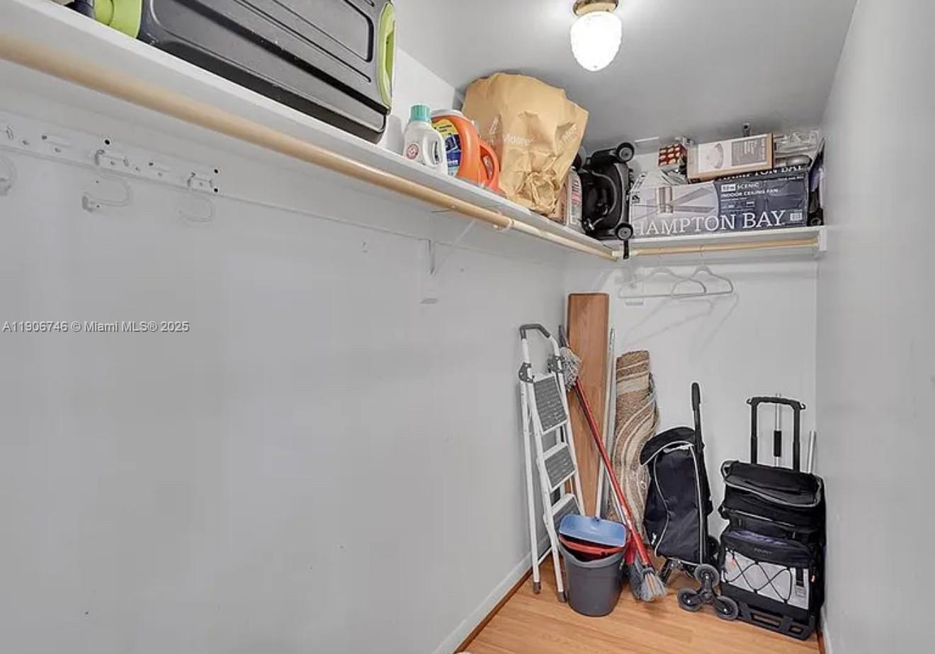 LA MER ESTATES WEST CONDO - Residential Lease