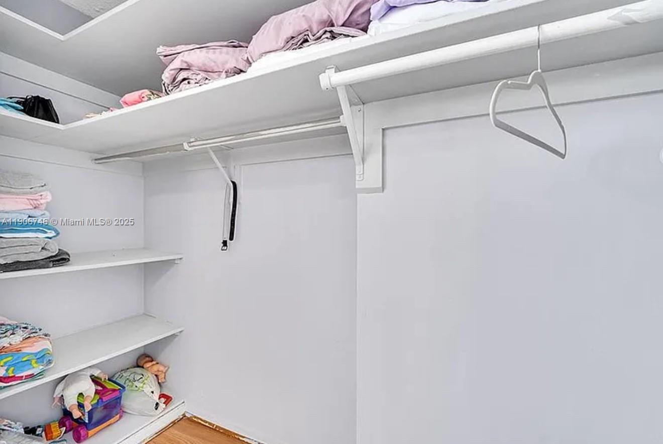 LA MER ESTATES WEST CONDO - Residential Lease