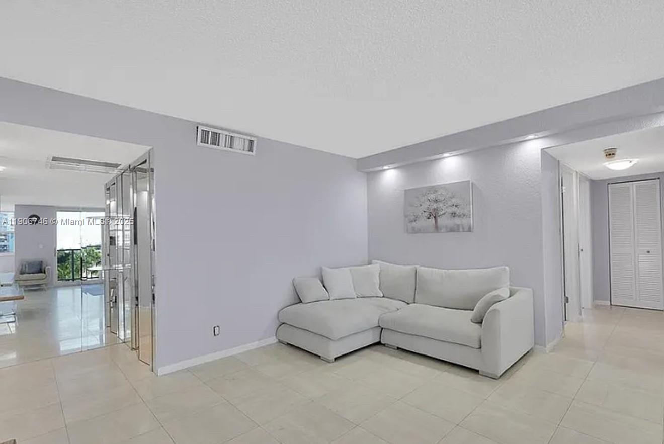 LA MER ESTATES WEST CONDO - Residential Lease